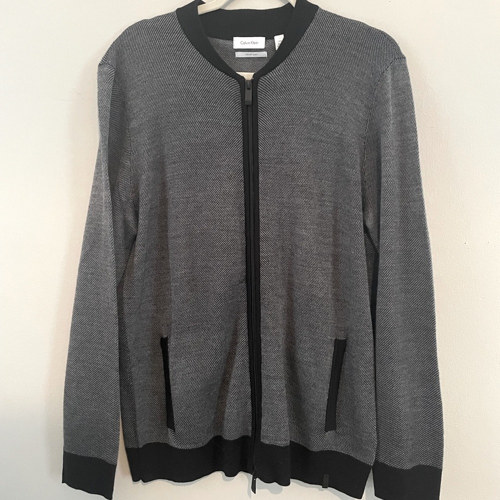 NWOT Calvin Klein Men’s Large Long sleeve zip up sweater. Italian yarn.